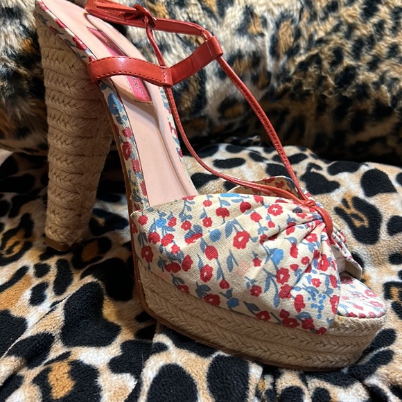 Size 9 Betsey JohnsonDaisy Duke styler platforms - Picture 1 of 11